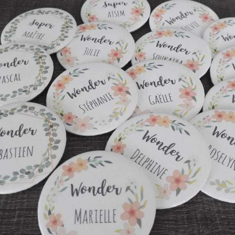 Badge maîtresse et maître personnalisé, création Douceur & Poésie