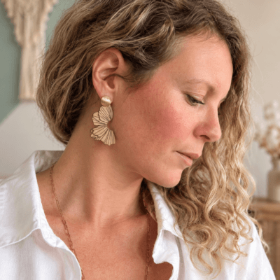 boucles d’oreilles fleur en bois